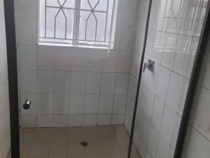 4 Bedroom House to Rent in Mainway Meadows