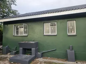 4 Bedroom House to Rent in Mainway Meadows