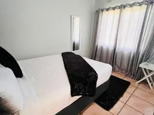 3 Bedroom Cottage/Garden Flat to Rent in Hillside