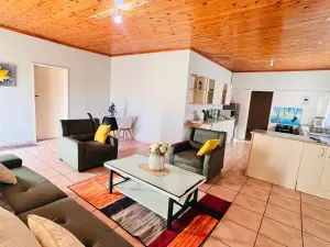3 Bedroom Cottage/Garden Flat to Rent in Hillside