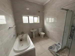 4 Bedroom House to Rent in Greystone Park