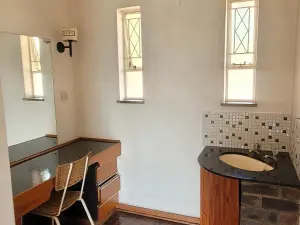 4 Bedroom House to Rent in Greystone Park