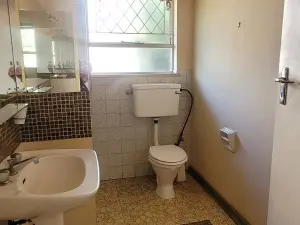 4 Bedroom House to Rent in Greystone Park