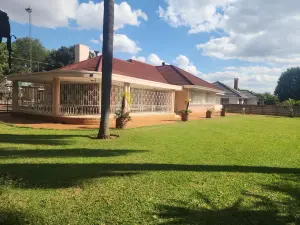 4 Bedroom House to Rent in Milton Park