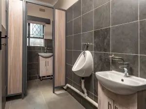 Office to Rent in Highlands