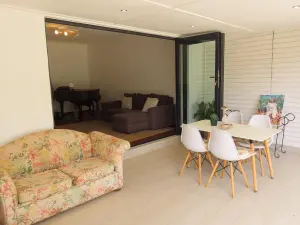 2 Bedroom Cottage/Garden Flat to Rent in Greystone Park