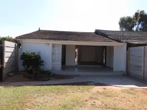 2 Bedroom Cottage/Garden Flat to Rent in Greystone Park