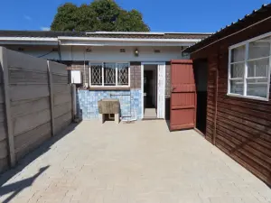 2 Bedroom Cottage/Garden Flat to Rent in Greystone Park
