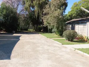 2 Bedroom Cottage/Garden Flat to Rent in Greystone Park