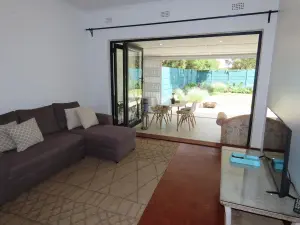 2 Bedroom Cottage/Garden Flat to Rent in Greystone Park