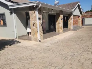 Retail/Shop to Rent in Avondale