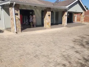 Retail/Shop to Rent in Avondale