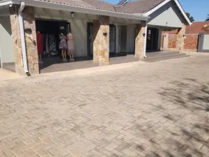Retail/Shop to Rent in Avondale