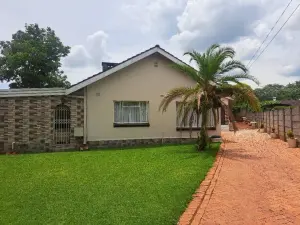 4 Bedroom House to Rent in Upper Hillside