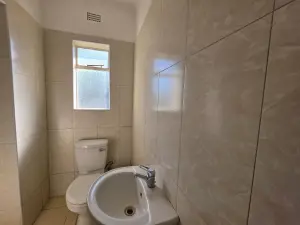 3 Bedroom Cottage/Garden Flat to Rent in Greendale North