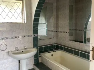 4 Bedroom House to Rent in Mount Pleasant