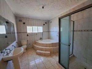 5 Bedroom House to Rent in Borrowdale West