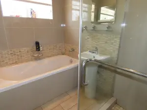 3 Bedroom House to Rent in Upper Hillside