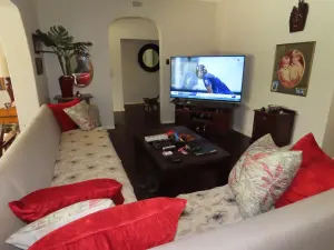 3 Bedroom House to Rent in Upper Hillside