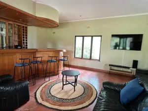 4 Bedroom House to Rent in Glen Lorne