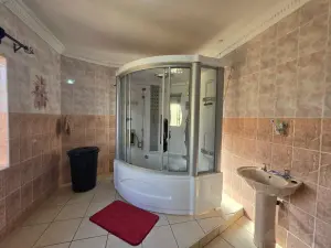 5 Bedroom House to Rent in Mount Pleasant Heights