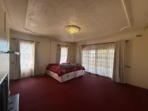 5 Bedroom House to Rent in Mount Pleasant Heights