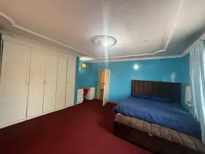 5 Bedroom House to Rent in Mount Pleasant Heights