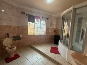 5 Bedroom House to Rent in Mount Pleasant Heights