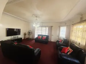 5 Bedroom House to Rent in Mount Pleasant Heights
