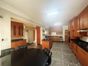 5 Bedroom House to Rent in Mount Pleasant Heights