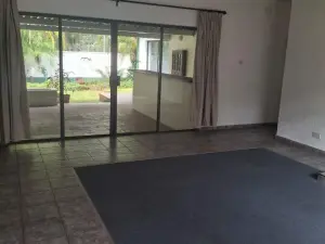 3 Bedroom Cottage/Garden Flat to Rent in Greendale North