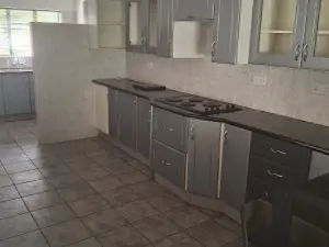 3 Bedroom Cottage/Garden Flat to Rent in Greendale North