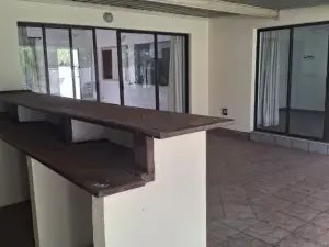 3 Bedroom Cottage/Garden Flat to Rent in Greendale North