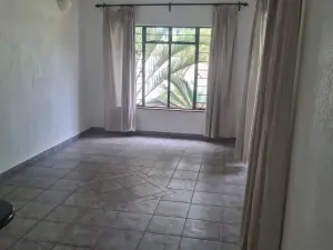 3 Bedroom Cottage/Garden Flat to Rent in Greendale North