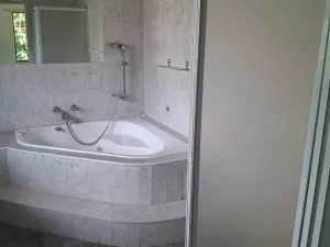 3 Bedroom Cottage/Garden Flat to Rent in Greendale North