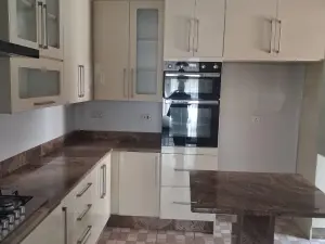 4 Bedroom House to Rent in Hillside