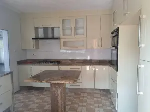 4 Bedroom House to Rent in Hillside