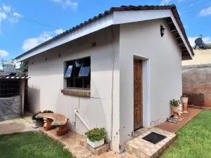 4 Bedroom House to Rent in Hillside