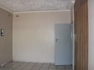 4 Bedroom House to Rent in Emerald Hill