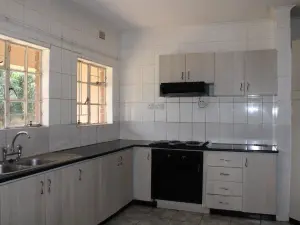 4 Bedroom House to Rent in Emerald Hill