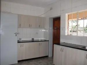 4 Bedroom House to Rent in Emerald Hill