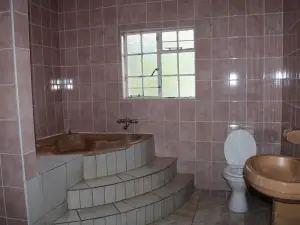 4 Bedroom House to Rent in Emerald Hill