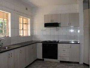 4 Bedroom House to Rent in Emerald Hill