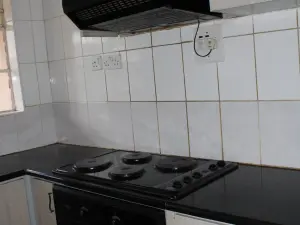 4 Bedroom House to Rent in Emerald Hill