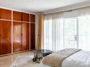 4 Bedroom House to Rent in Glen Lorne