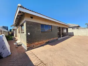 4 Bedroom House to Rent in Madokero Estates