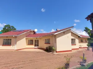 4 Bedroom House to Rent in Northwood