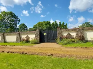 4 Bedroom House to Rent in Northwood