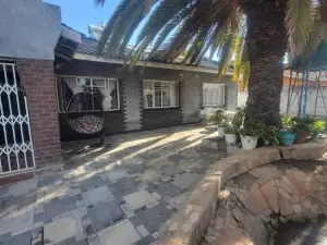 3 Bedroom House to Rent in Zimre Park