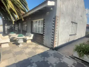 3 Bedroom House to Rent in Zimre Park